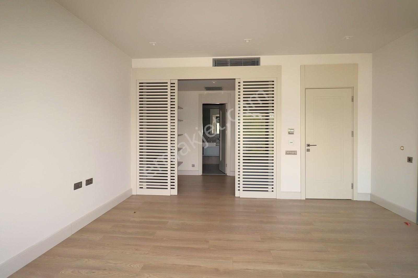 Konyaaltı'nda Modern Site İçerisinde 3 Katlı Villa - Görsel 14
