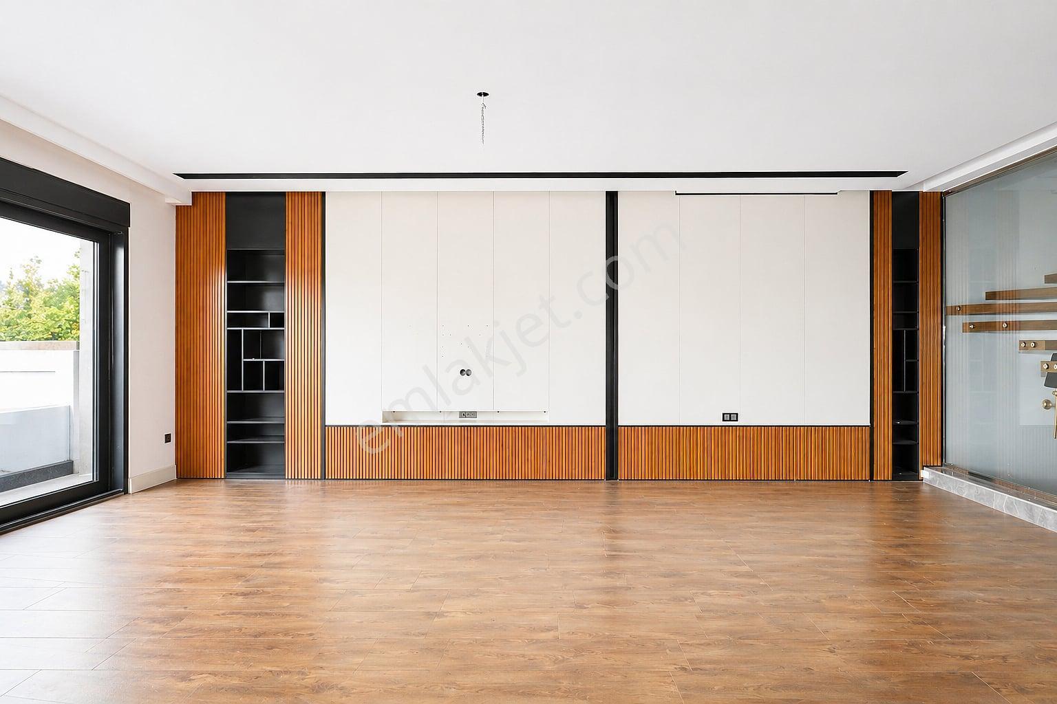 Konyaaltı'nda Modern Site İçerisinde 3 Katlı Villa - Görsel 7