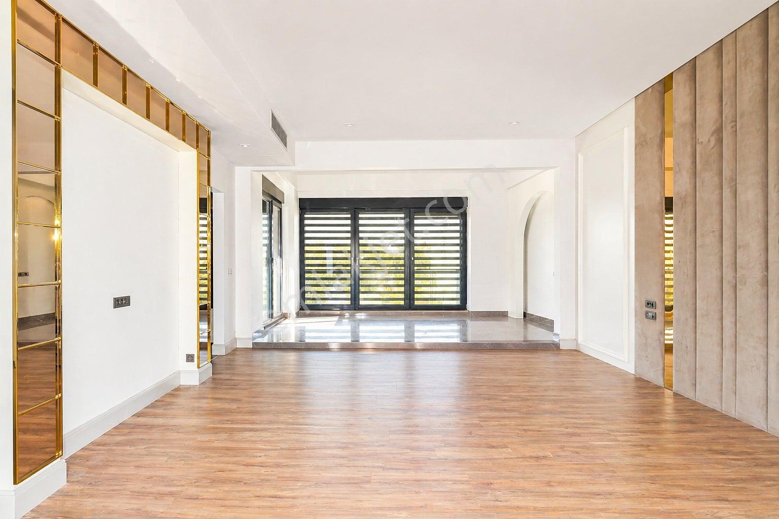 Konyaaltı'nda Modern Site İçerisinde 3 Katlı Villa - Görsel 19