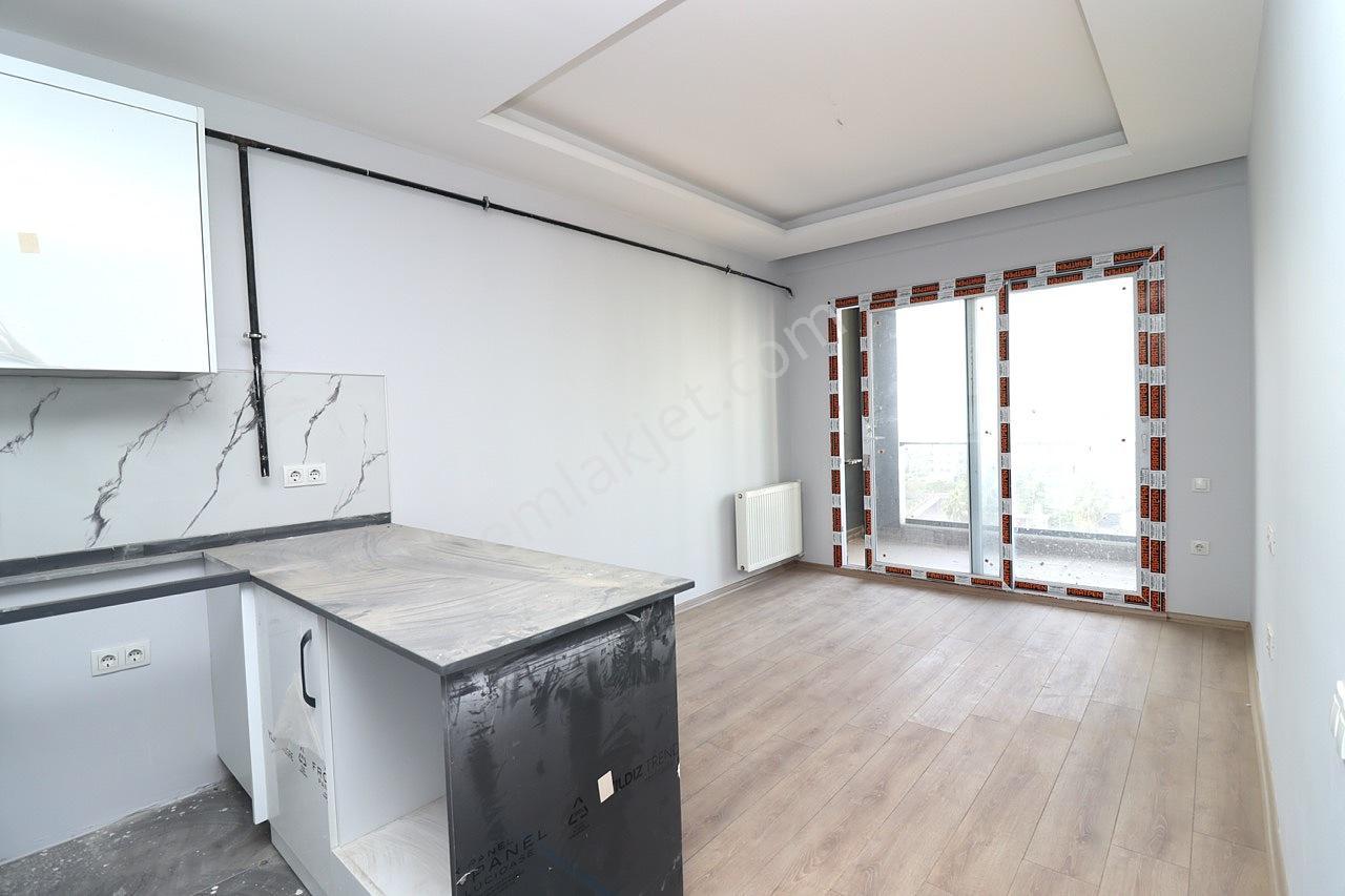 Mersin Mezitli’de Sahile Yakın Havuz Manzaralı Daire - Görsel 16