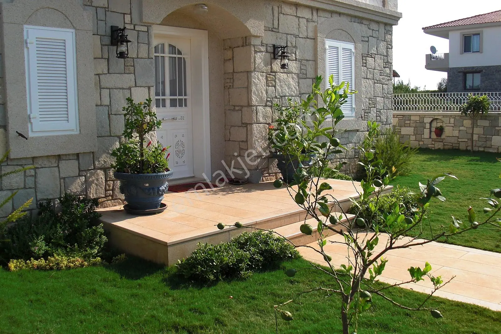Çeşme’de Denize Ve Yat Limanına Yakın Taş Mimarili Villa - Görsel 5