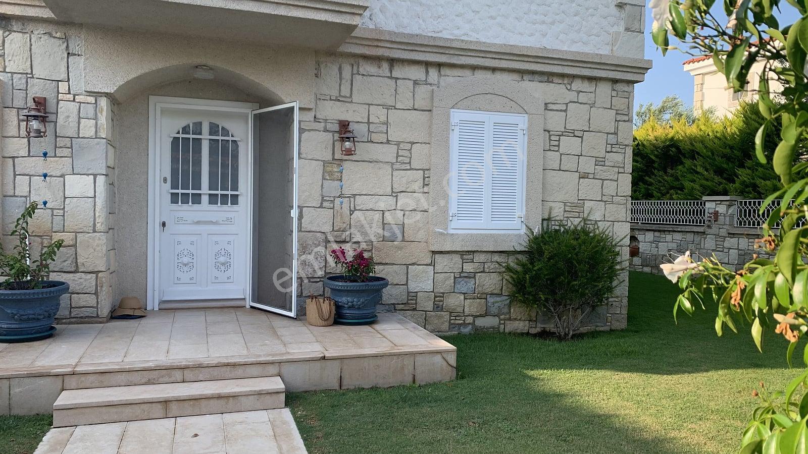 Çeşme’de Denize Ve Yat Limanına Yakın Taş Mimarili Villa - Görsel 7