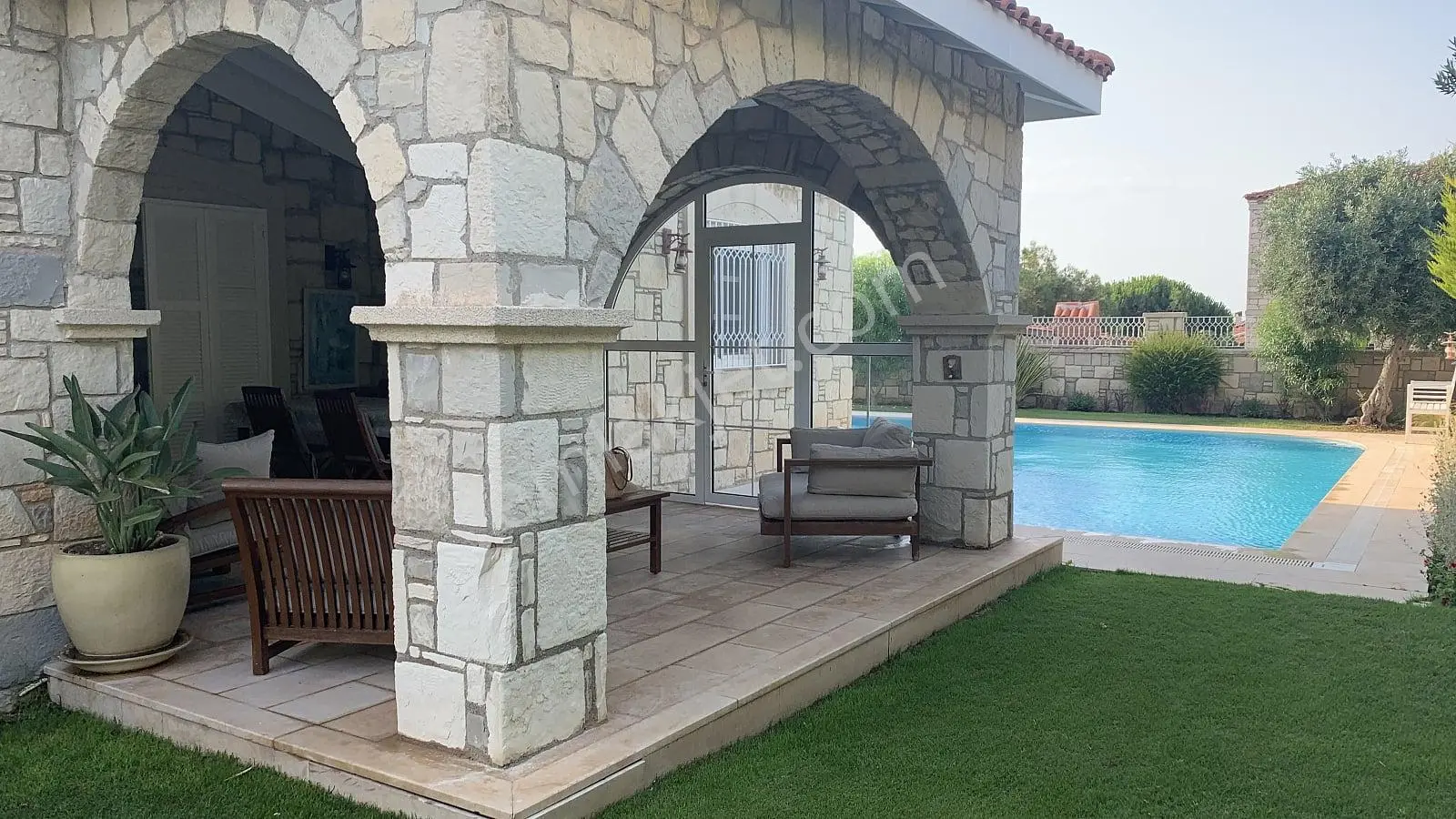 Çeşme’de Denize Ve Yat Limanına Yakın Taş Mimarili Villa - Görsel 4