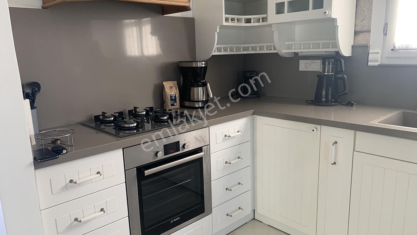 Çeşme’de Denize Ve Yat Limanına Yakın Taş Mimarili Villa - Görsel 27