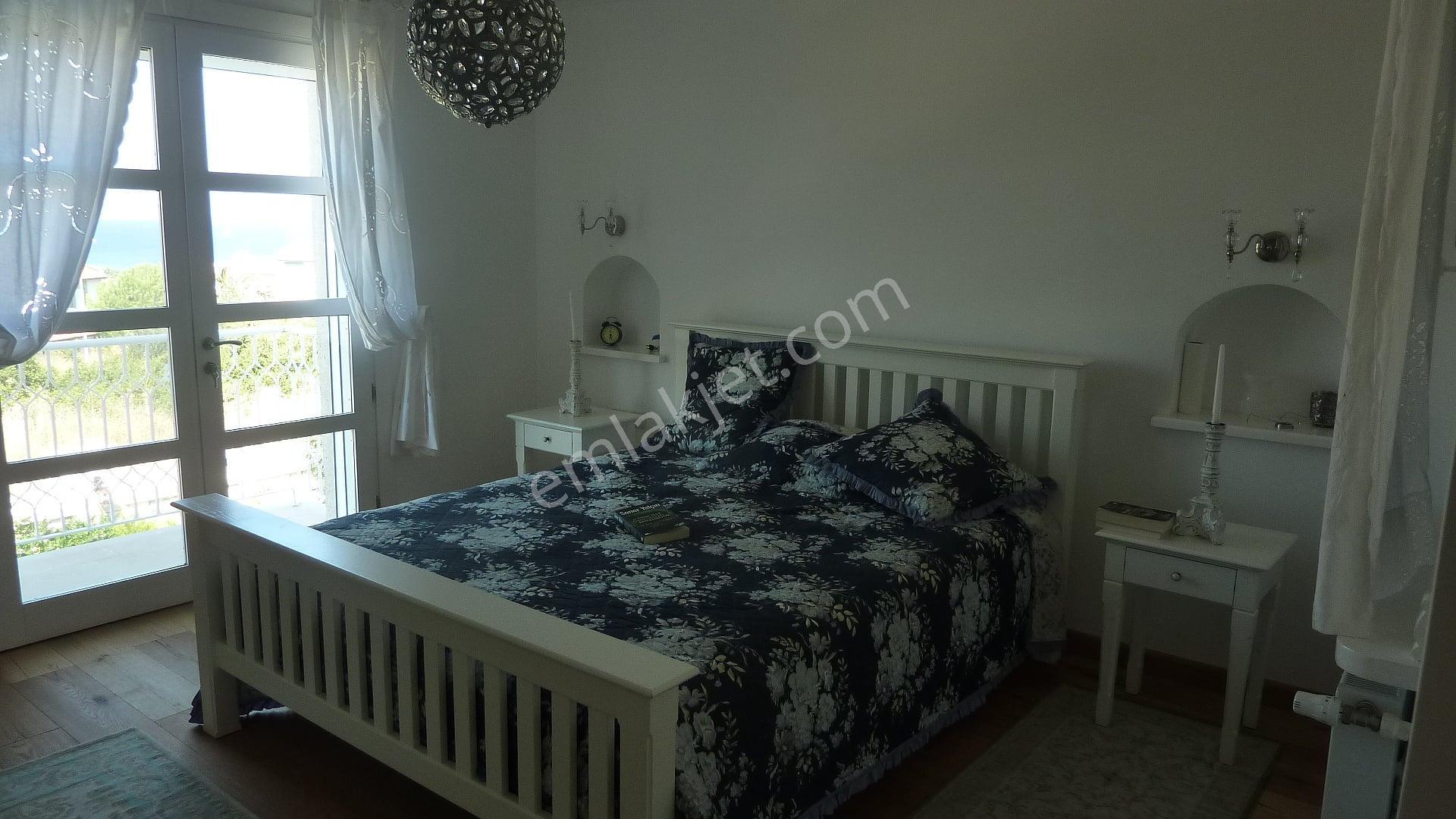 Çeşme’de Denize Ve Yat Limanına Yakın Taş Mimarili Villa - Görsel 20
