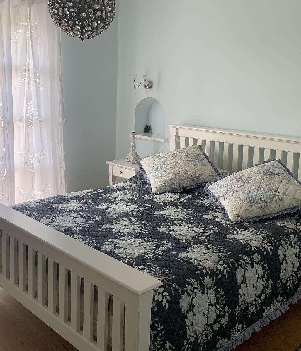 Çeşme’de Denize Ve Yat Limanına Yakın Taş Mimarili Villa - Görsel 23