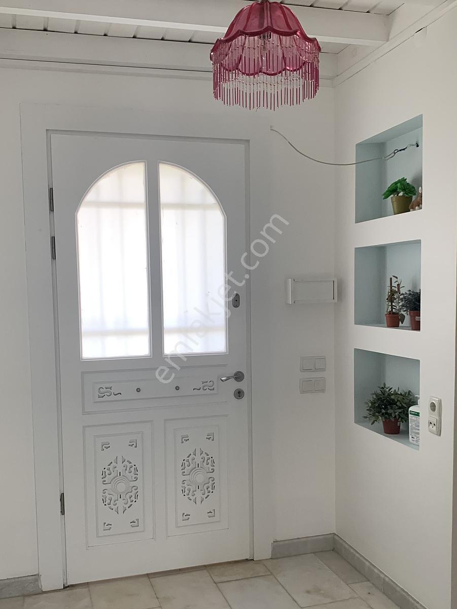 Çeşme’de Denize Ve Yat Limanına Yakın Taş Mimarili Villa - Görsel 29