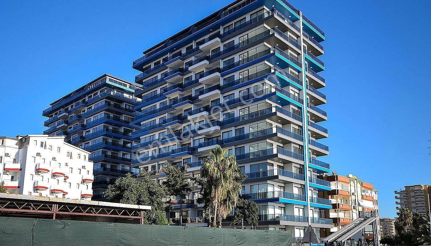 Alanya Mahmutlar'da Denize Sıfır Sitede 2+1 Eşyalı Daire