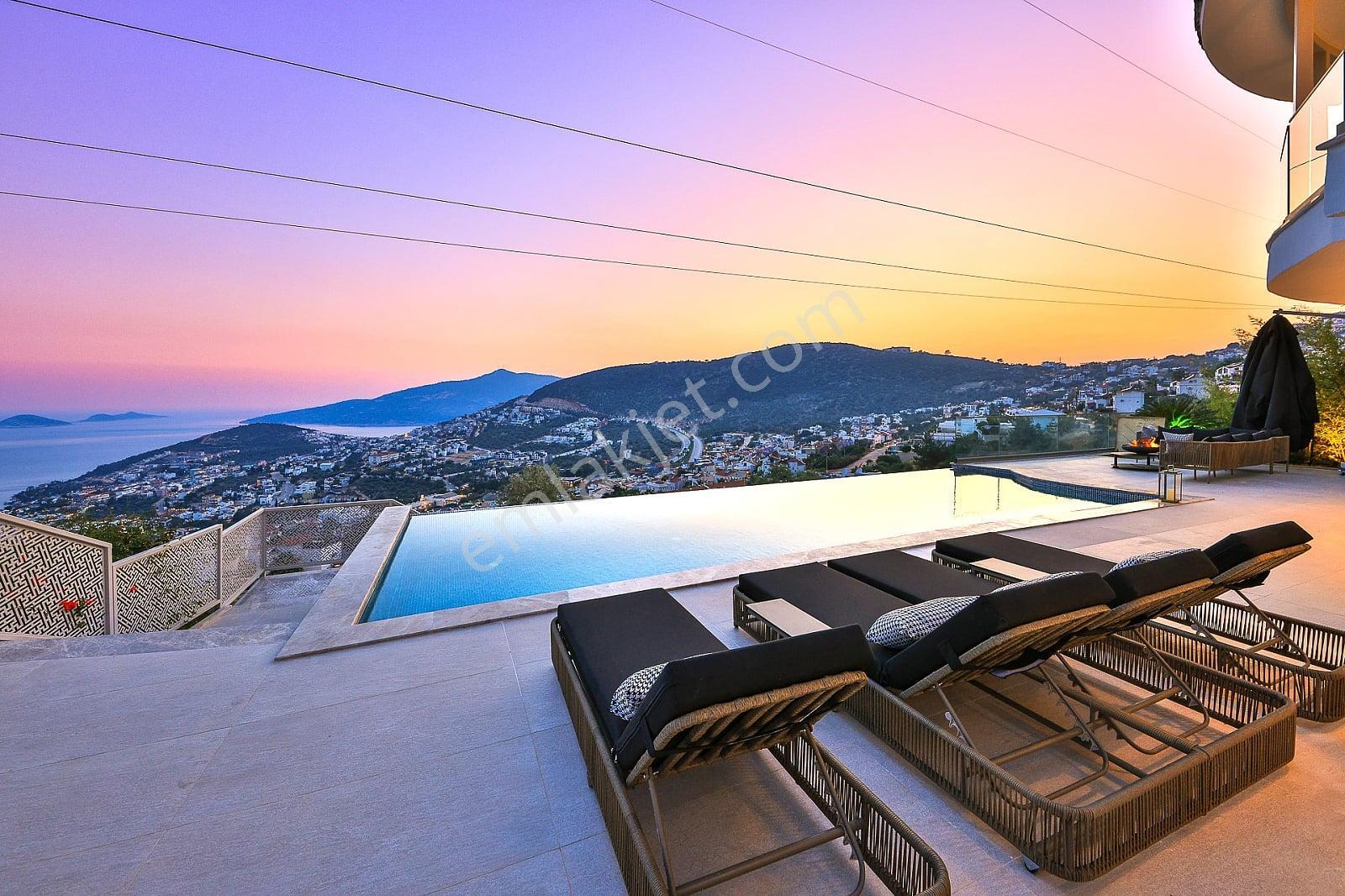 Kaş Kalkan’da Kapanmaz Deniz Manzaralı 2 Havuzlu Villa - Görsel 16