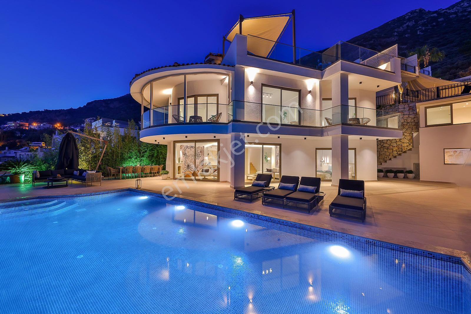 Kaş Kalkan’da Kapanmaz Deniz Manzaralı 2 Havuzlu Villa - Görsel 4