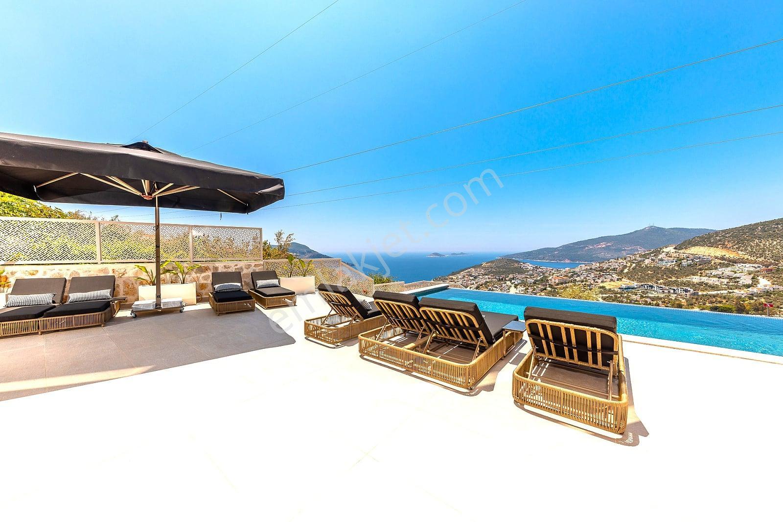 Kaş Kalkan’da Kapanmaz Deniz Manzaralı 2 Havuzlu Villa - Görsel 8