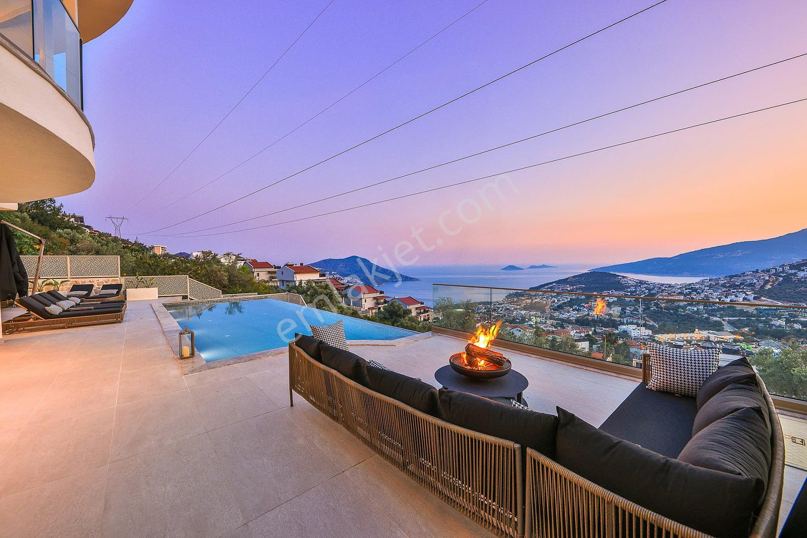 Kaş Kalkan’da Kapanmaz Deniz Manzaralı 2 Havuzlu Villa - Görsel 11
