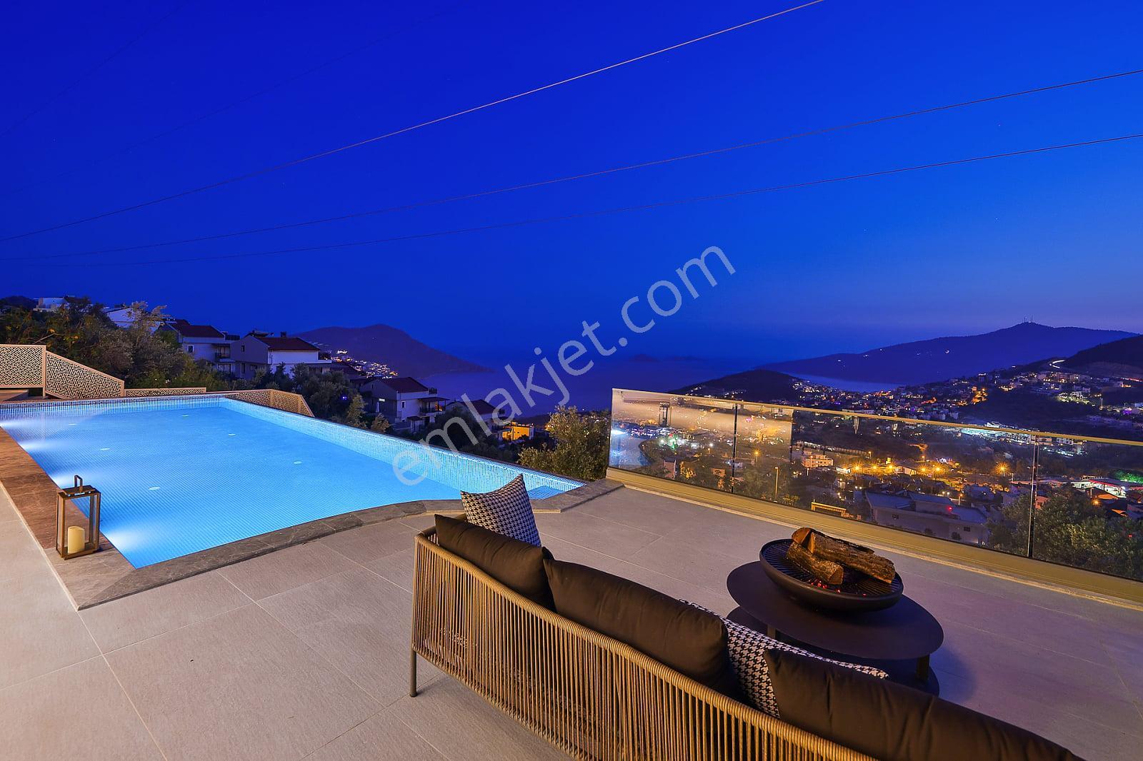 Kaş Kalkan’da Kapanmaz Deniz Manzaralı 2 Havuzlu Villa - Görsel 17
