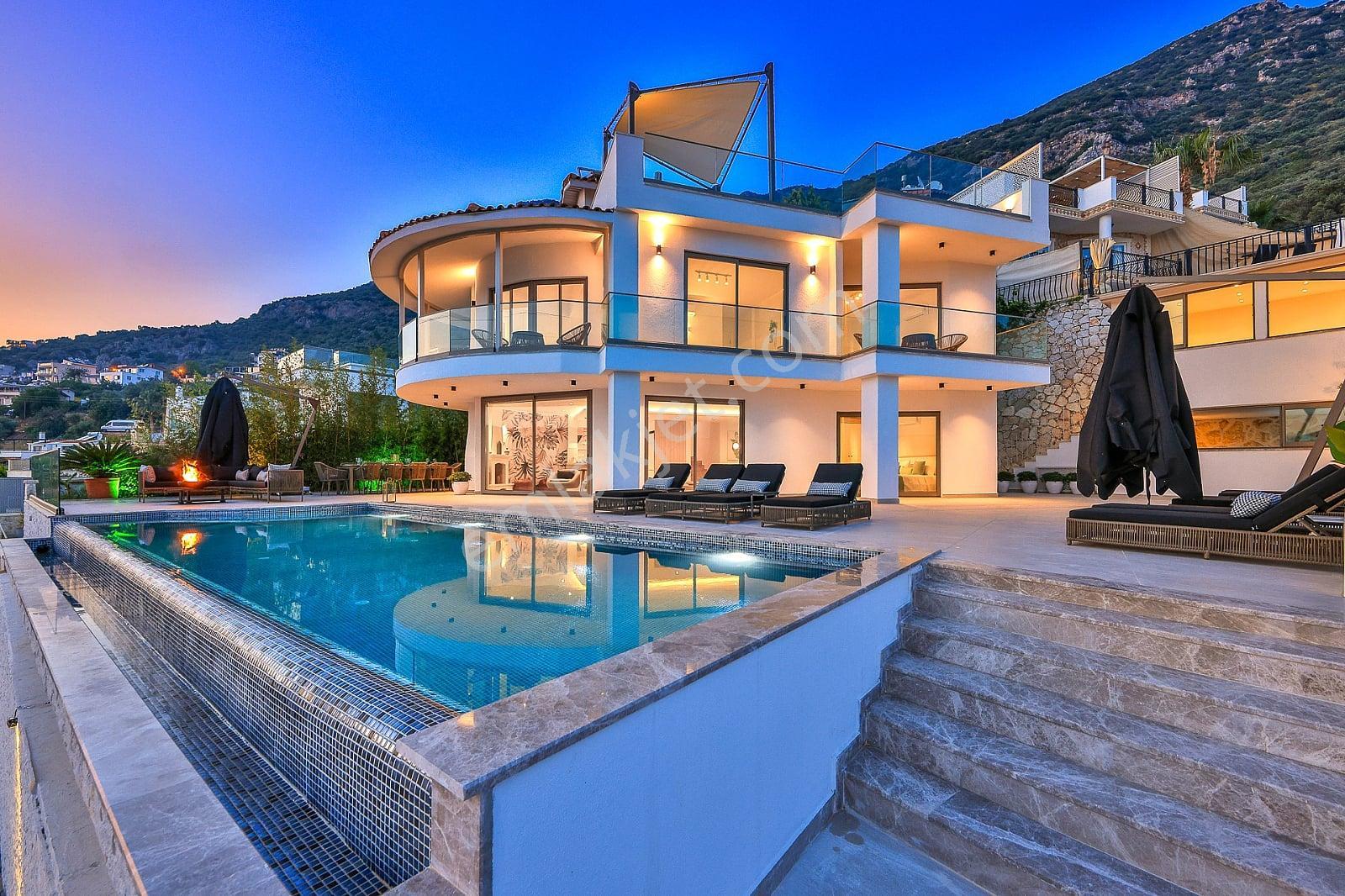 Kaş Kalkan’da Kapanmaz Deniz Manzaralı 2 Havuzlu Villa - Görsel 15