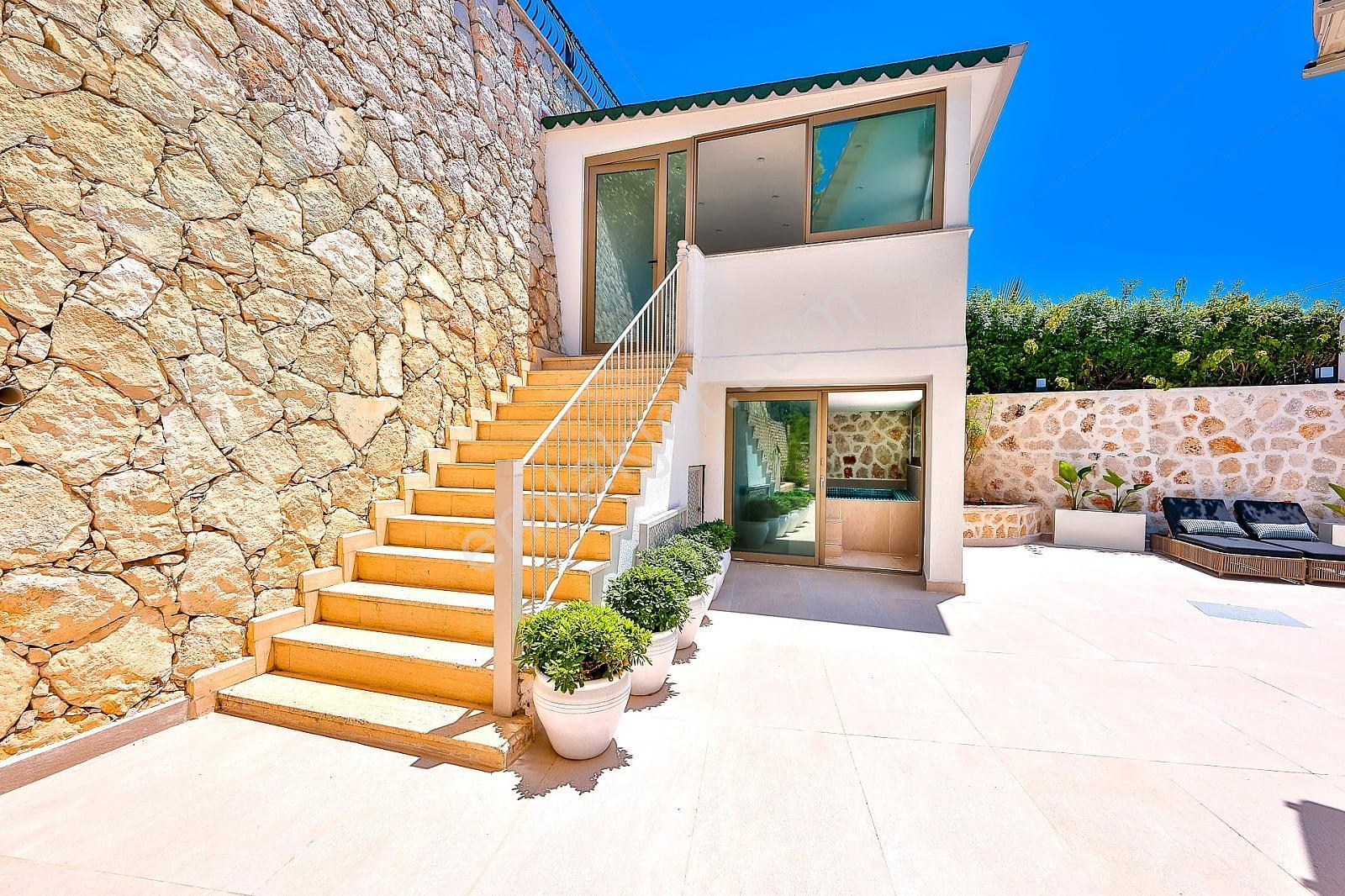 Kaş Kalkan’da Kapanmaz Deniz Manzaralı 2 Havuzlu Villa - Görsel 7