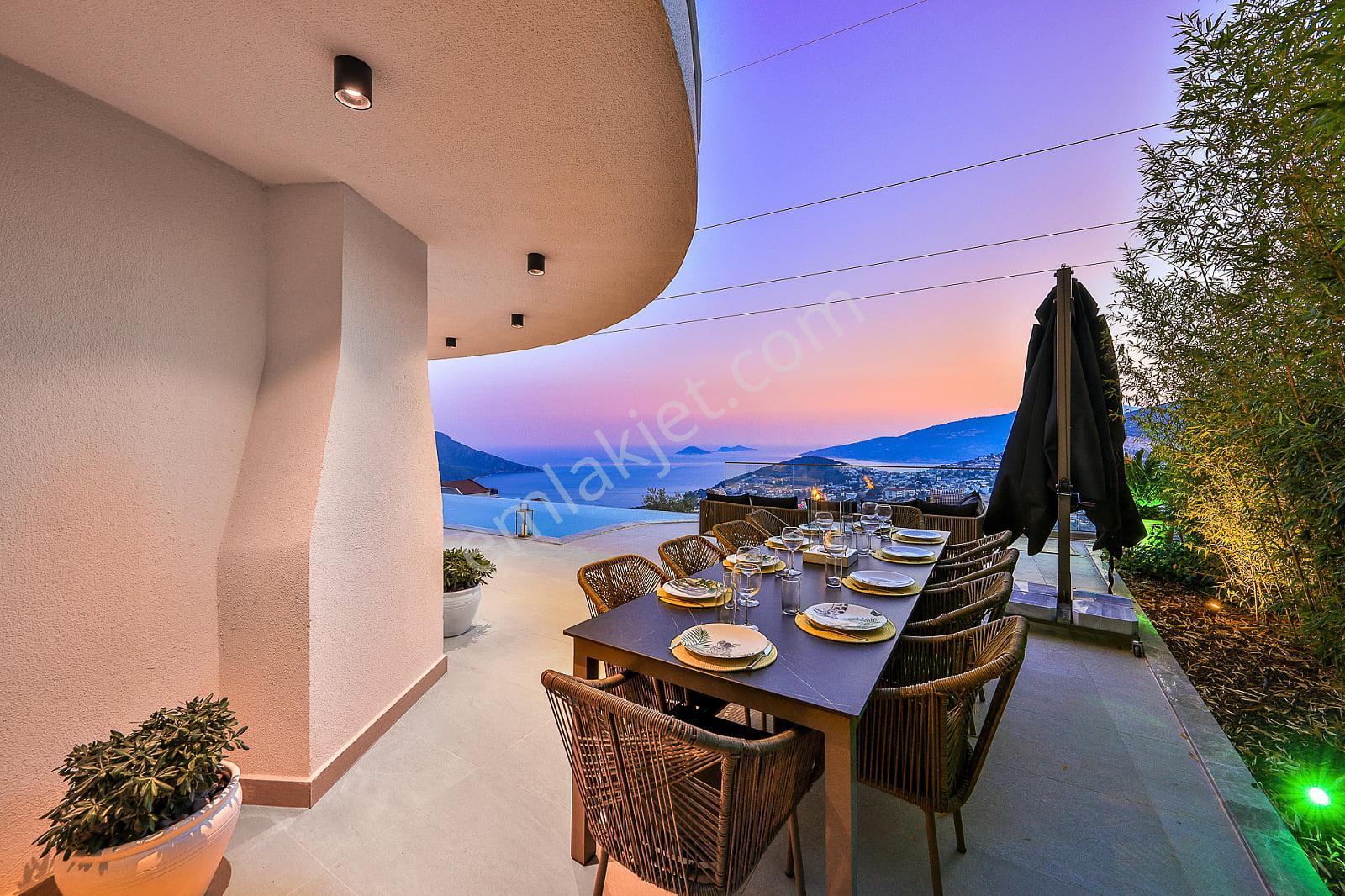 Kaş Kalkan’da Kapanmaz Deniz Manzaralı 2 Havuzlu Villa - Görsel 18