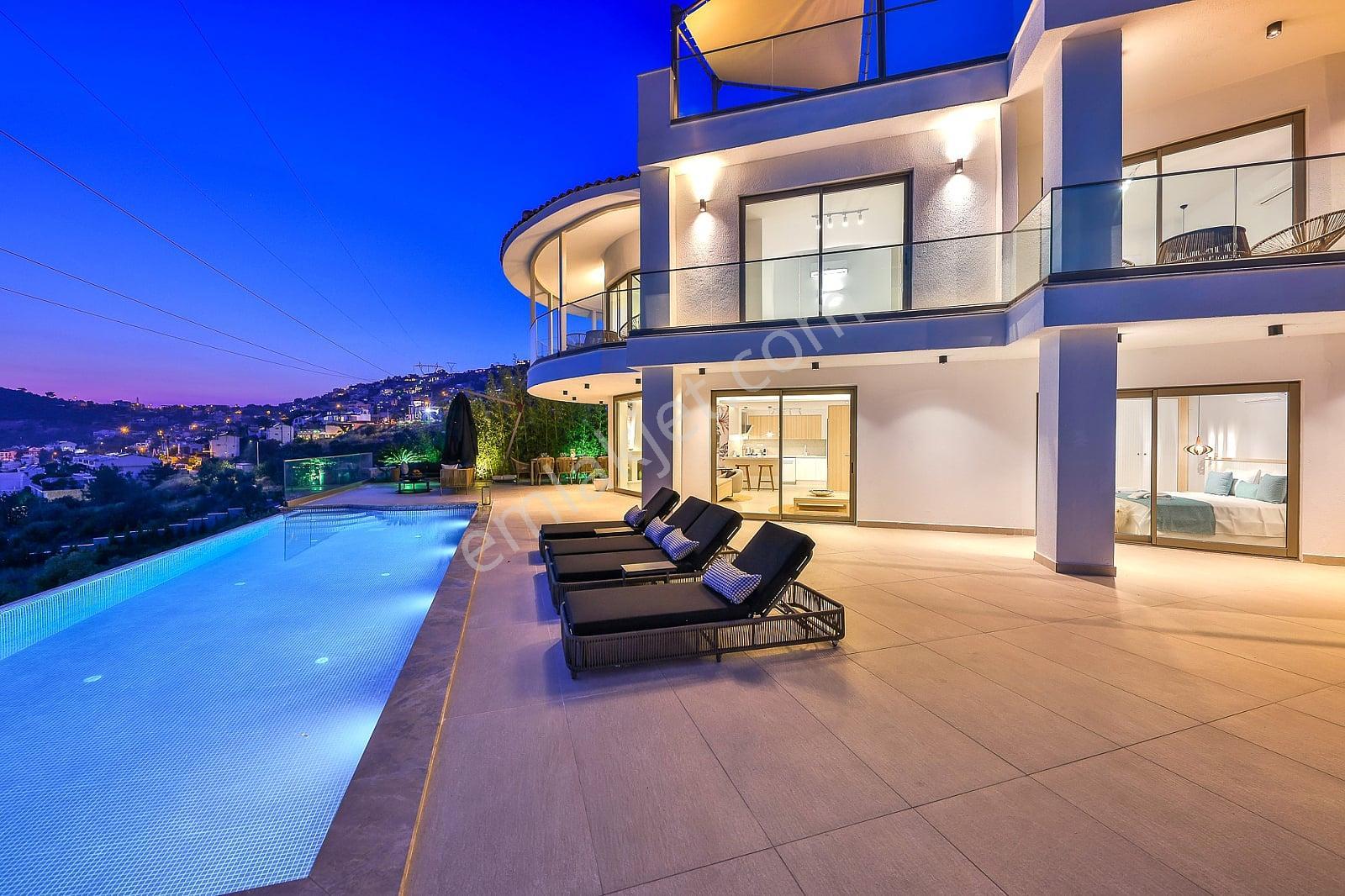 Kaş Kalkan’da Kapanmaz Deniz Manzaralı 2 Havuzlu Villa - Görsel 10