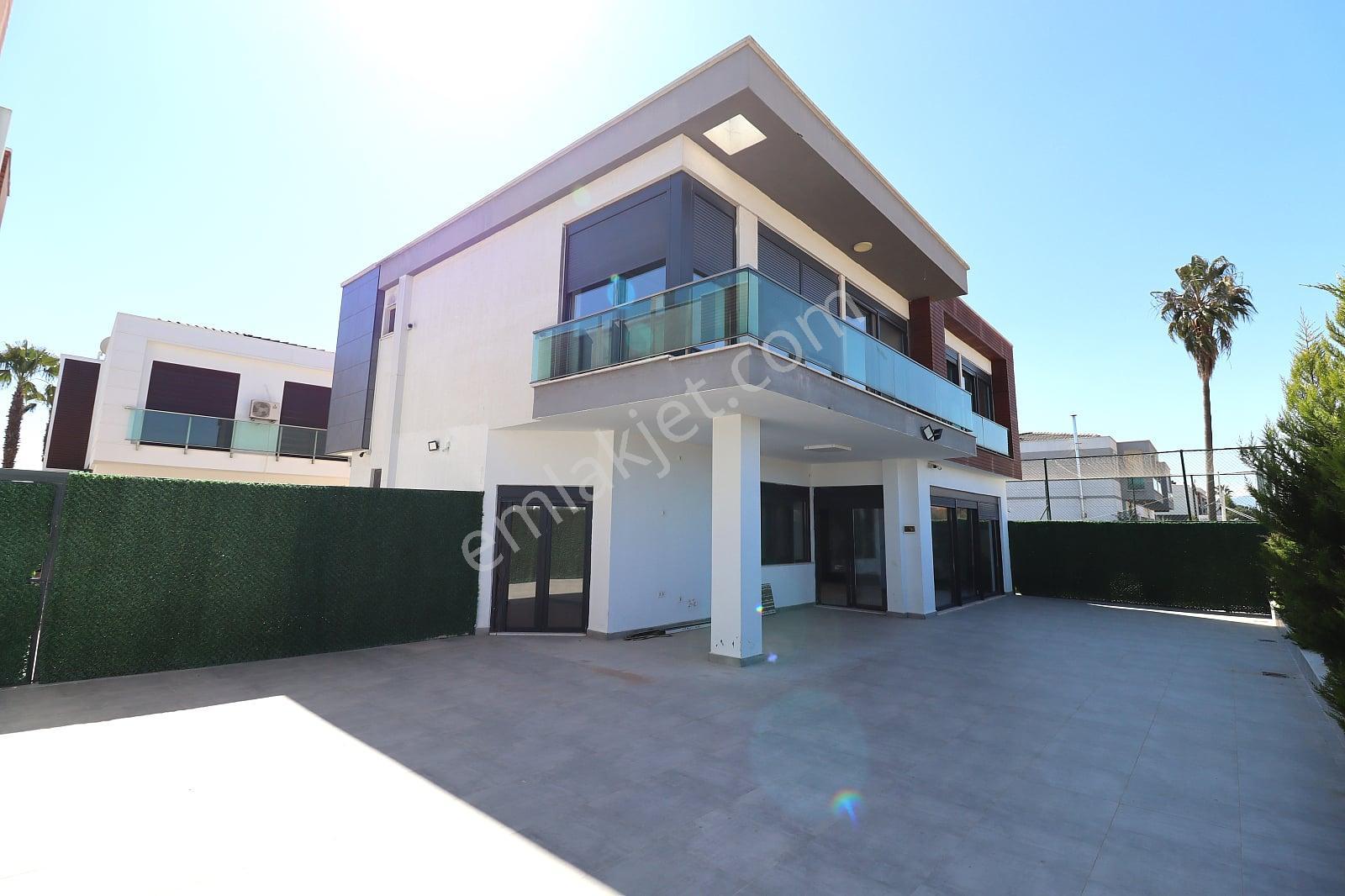 Antalya Döşemealtı’nda Havuzlu Sitede Şömineli Müstakil Villa - Görsel 7