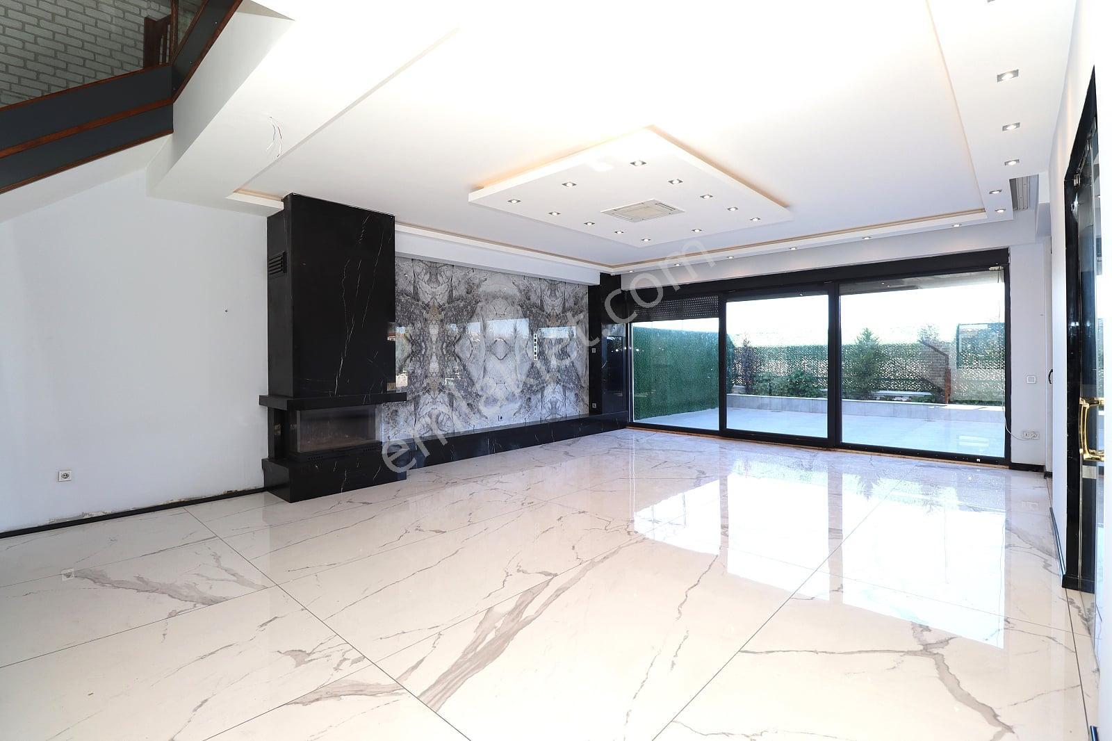 Antalya Döşemealtı’nda Havuzlu Sitede Şömineli Müstakil Villa - Görsel 24