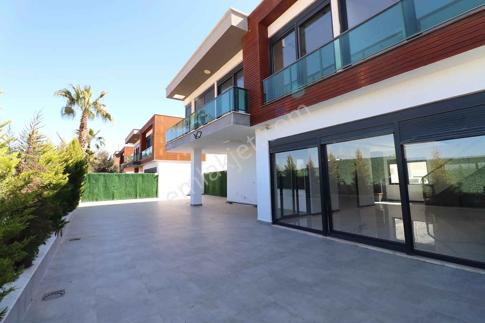 Antalya Döşemealtı’nda Havuzlu Sitede Şömineli Müstakil Villa - Görsel 14