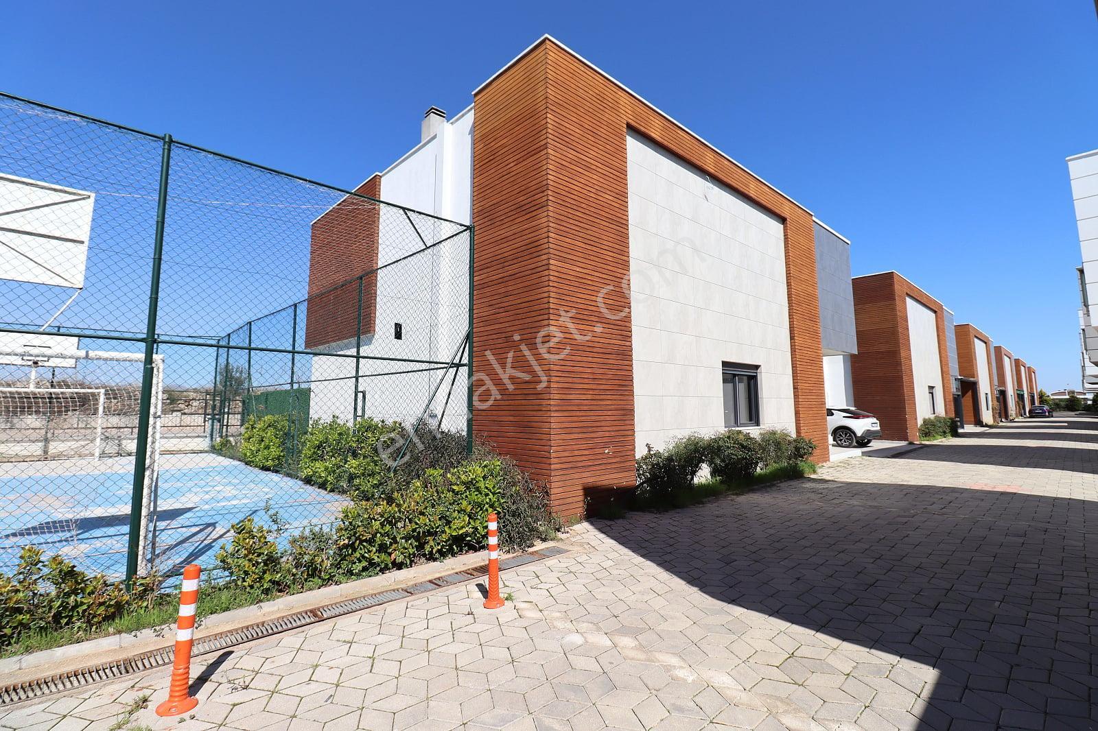 Antalya Döşemealtı’nda Havuzlu Sitede Şömineli Müstakil Villa - Görsel 17