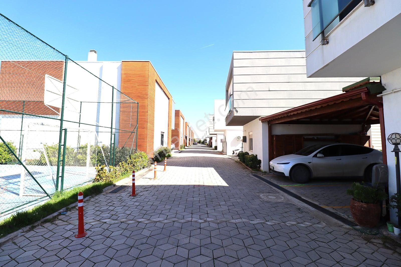 Antalya Döşemealtı’nda Havuzlu Sitede Şömineli Müstakil Villa - Görsel 22