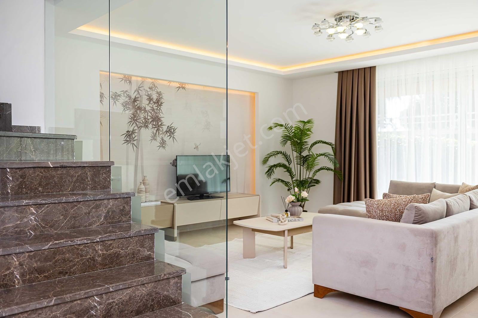 Antalya Alanya'da Sahile Sıfır Eşyalı Satılık Dubleks Daire - Görsel 26