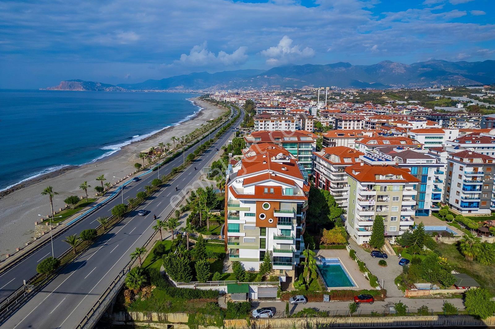 Antalya Alanya'da Sahile Sıfır Eşyalı Satılık Dubleks Daire - Görsel 2