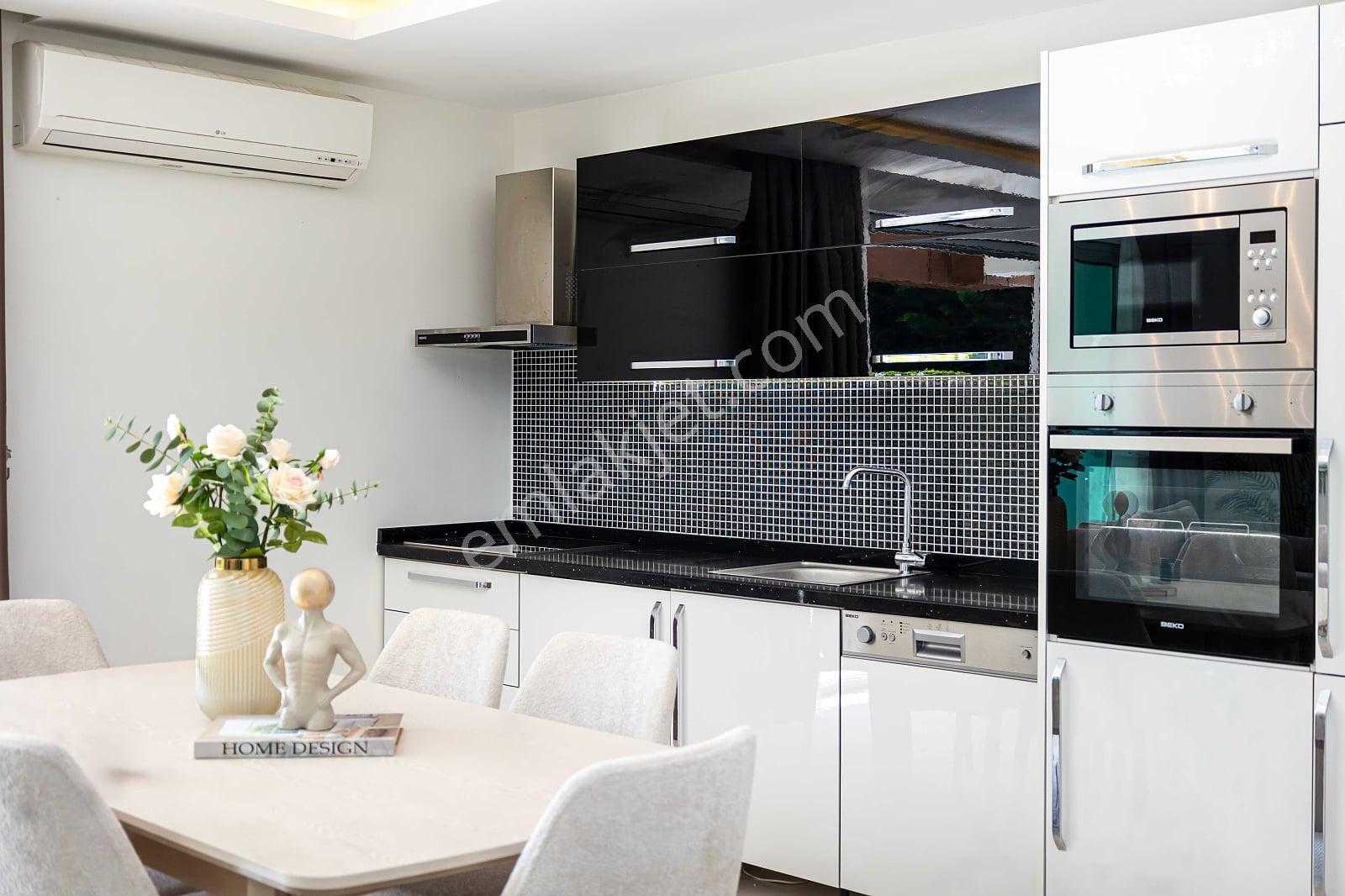 Antalya Alanya'da Sahile Sıfır Eşyalı Satılık Dubleks Daire - Görsel 27