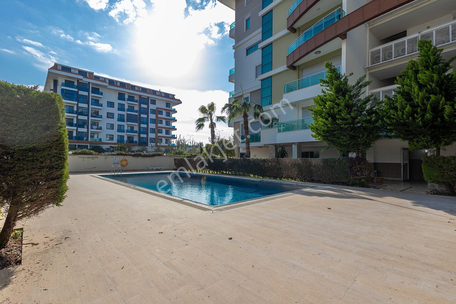 Antalya Alanya'da Sahile Sıfır Eşyalı Satılık Dubleks Daire - Görsel 22
