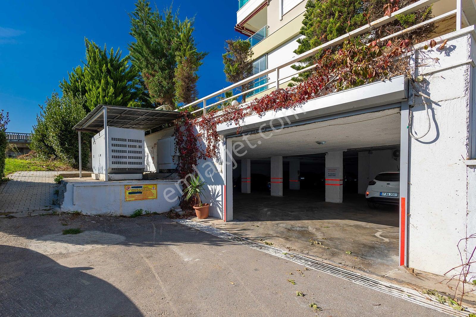 Antalya Alanya'da Sahile Sıfır Eşyalı Satılık Dubleks Daire - Görsel 11
