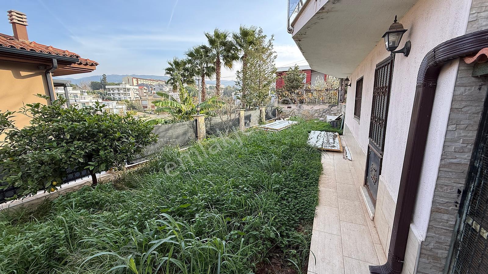 Güzelbahçe'de Deniz Manzaralı Bahçeli Geniş Villa - Görsel 6
