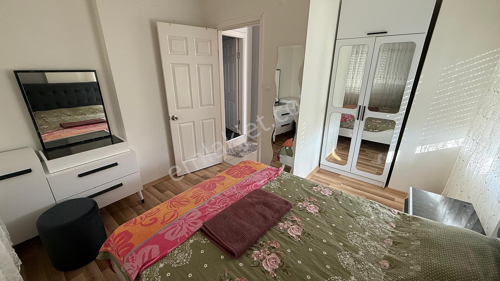 Güzelbahçe'de Deniz Manzaralı Bahçeli Geniş Villa - Görsel 32