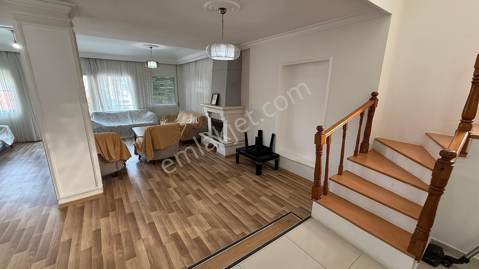 Güzelbahçe'de Deniz Manzaralı Bahçeli Geniş Villa - Görsel 21