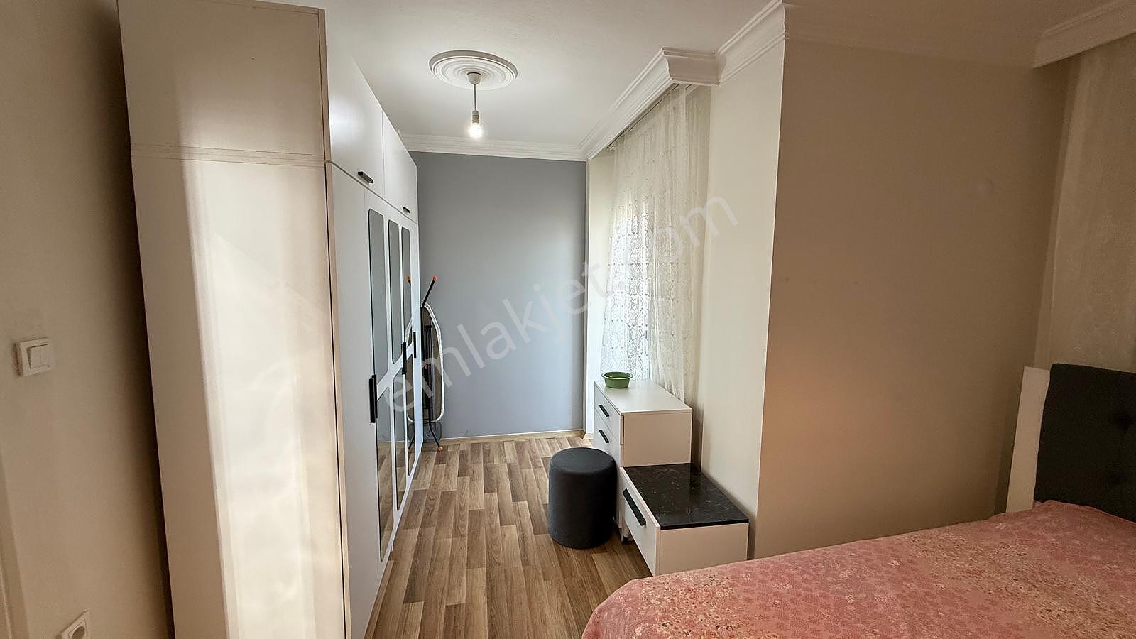 Güzelbahçe'de Deniz Manzaralı Bahçeli Geniş Villa - Görsel 30