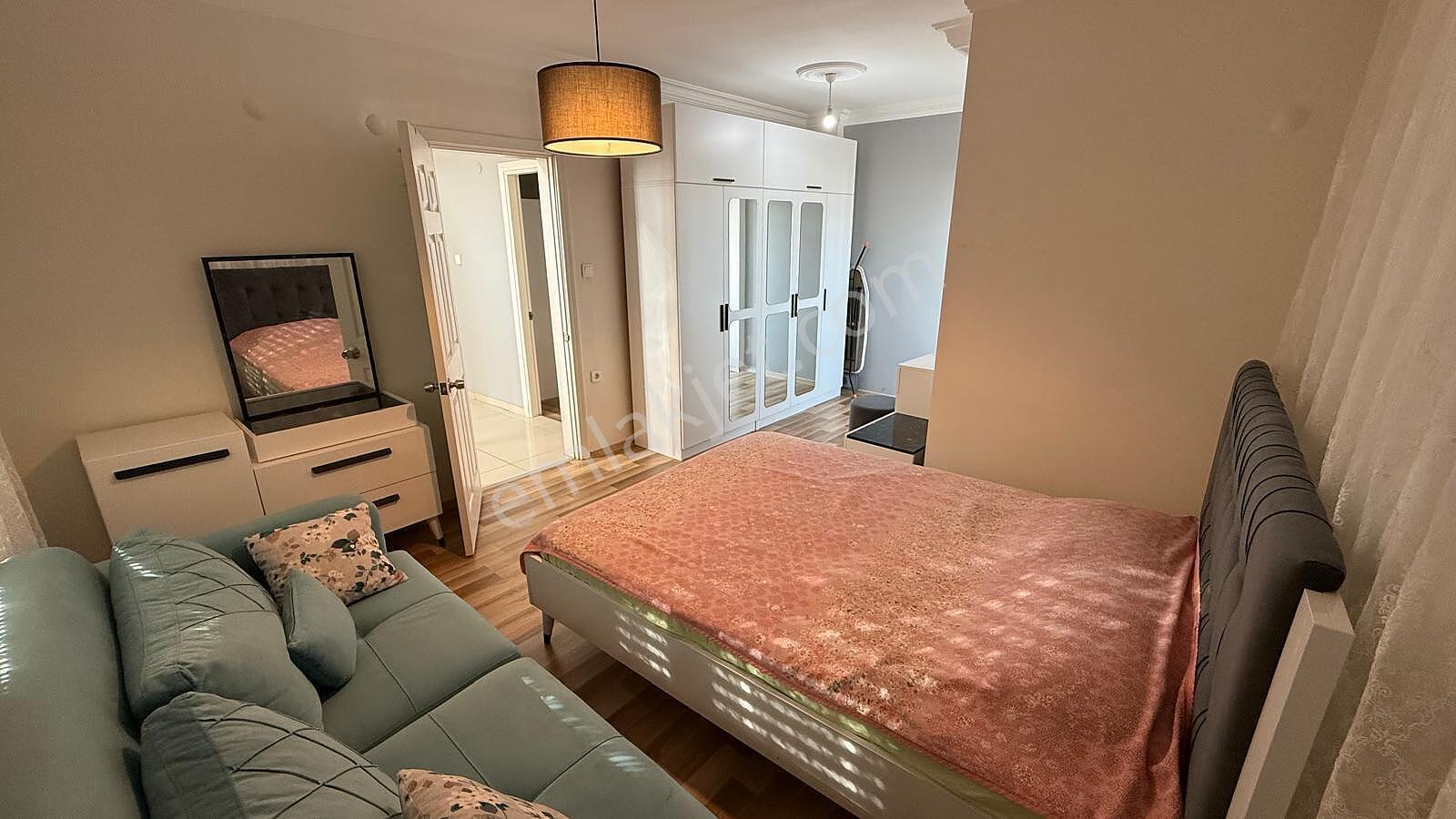 Güzelbahçe'de Deniz Manzaralı Bahçeli Geniş Villa - Görsel 29