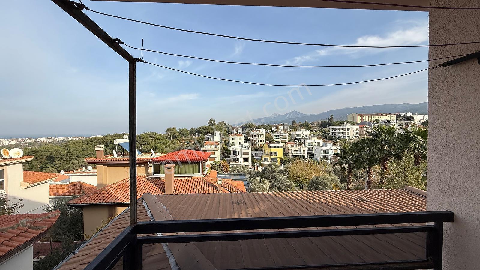 Güzelbahçe'de Deniz Manzaralı Bahçeli Geniş Villa - Görsel 35