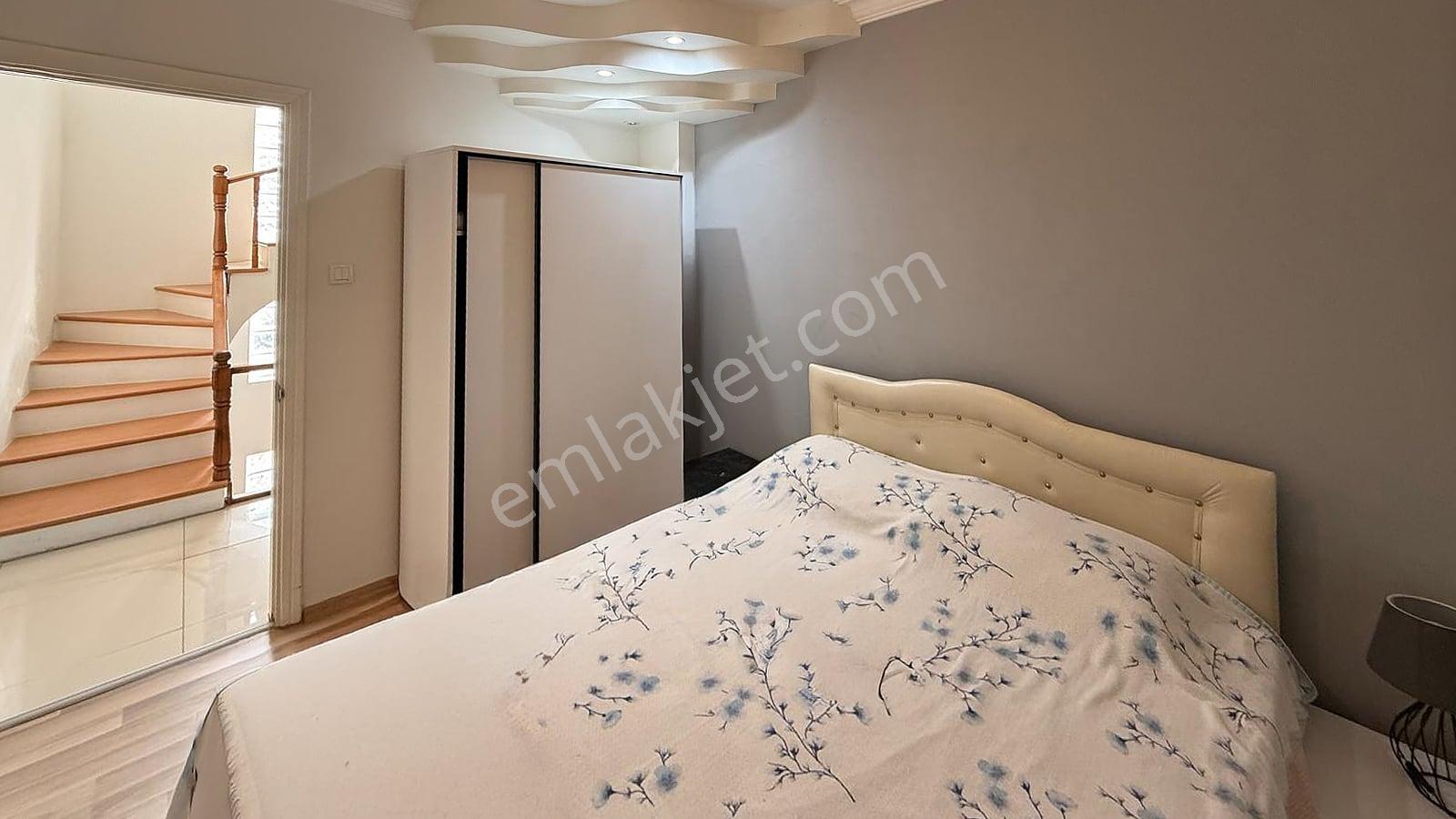 Güzelbahçe'de Deniz Manzaralı Bahçeli Geniş Villa - Görsel 26