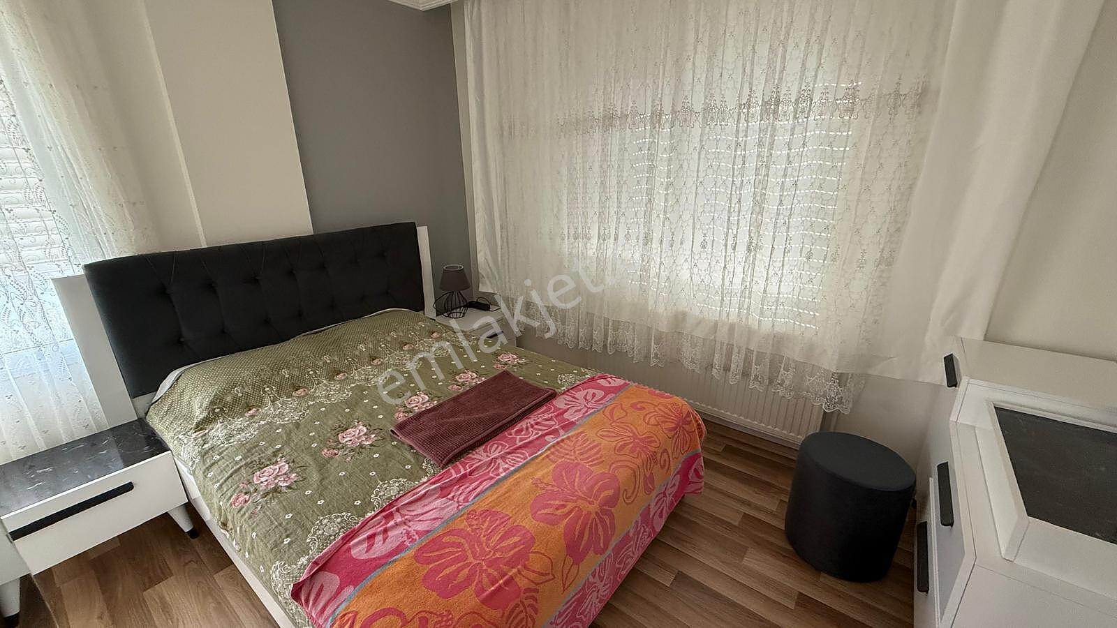 Güzelbahçe'de Deniz Manzaralı Bahçeli Geniş Villa - Görsel 31
