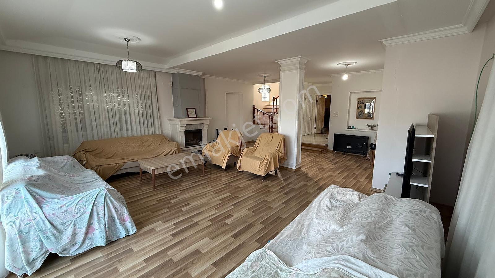 Güzelbahçe'de Deniz Manzaralı Bahçeli Geniş Villa - Görsel 22