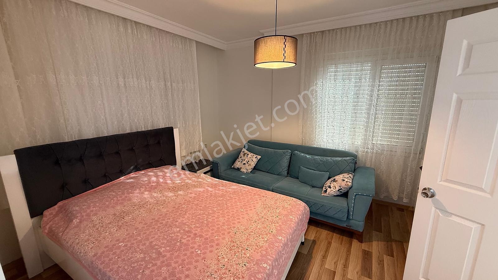 Güzelbahçe'de Deniz Manzaralı Bahçeli Geniş Villa - Görsel 27