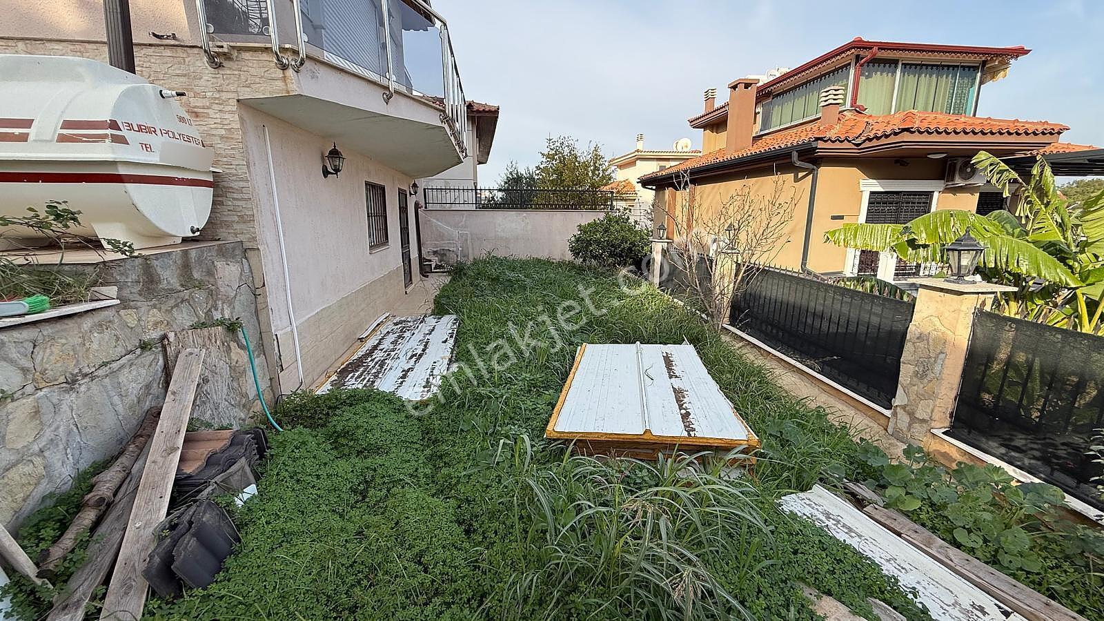 Güzelbahçe'de Deniz Manzaralı Bahçeli Geniş Villa - Görsel 5