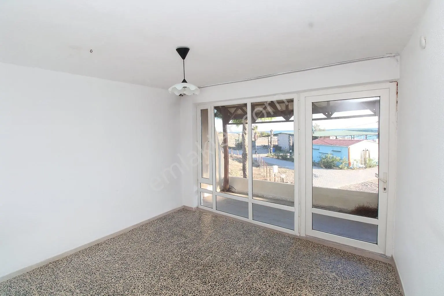 Manavgat Örenşehir’de Denize Sıfır Sitede Yatırımlık Villa - Görsel 24