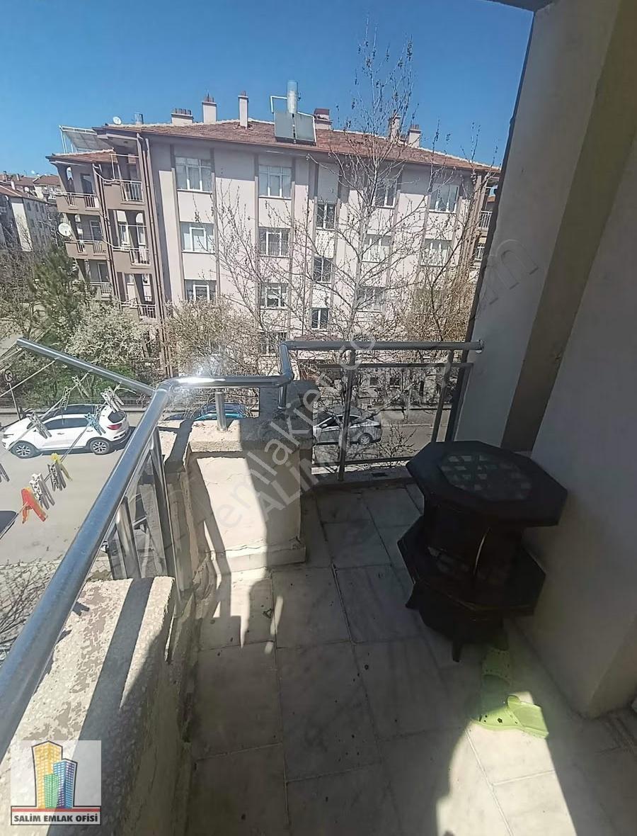 Cumhuriyet Mahallesinde 3+1 Ara Kat Bakımlı Masrafsız Daire - Görsel 3