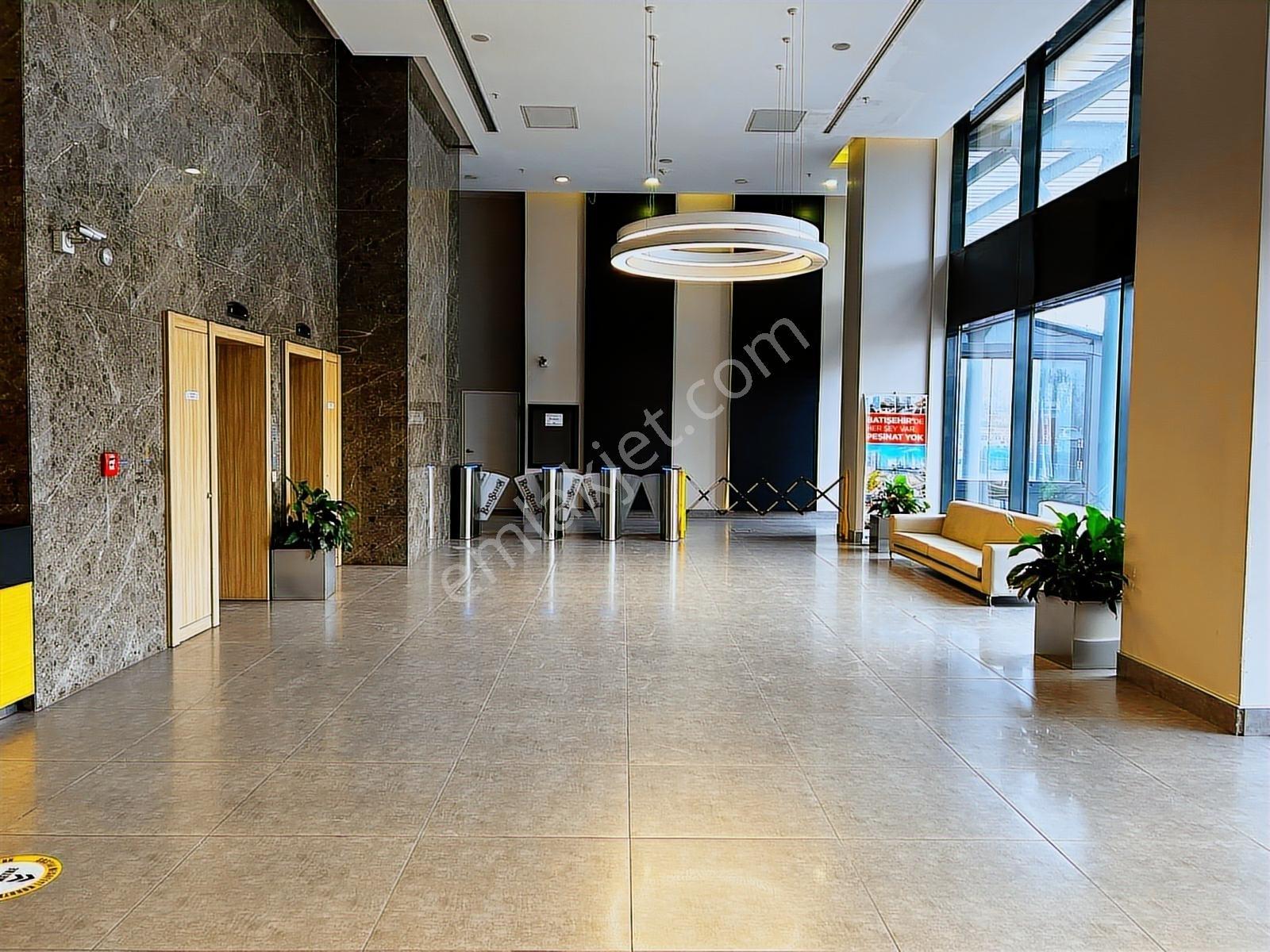 Batışehir'de İçi Yapılı 380m2 Prestijli Rezidans Ofis Katı - Görsel 2