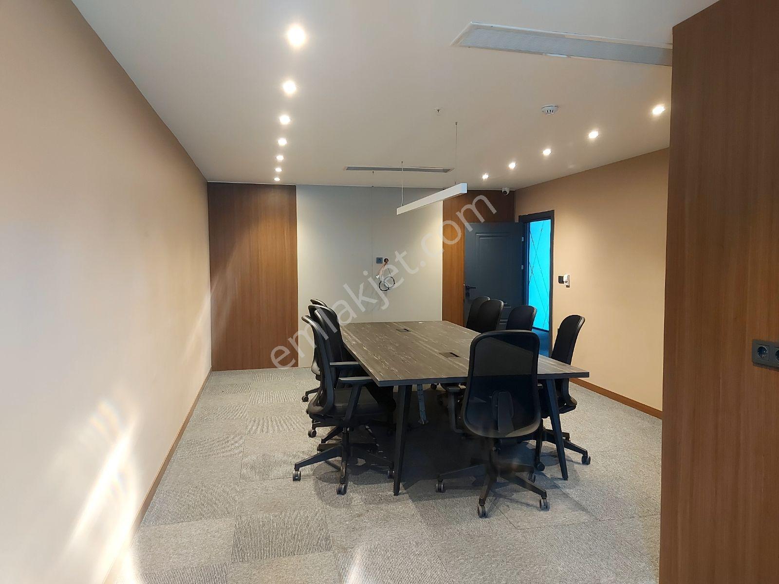 Batışehir'de İçi Yapılı 380m2 Prestijli Rezidans Ofis Katı - Görsel 12