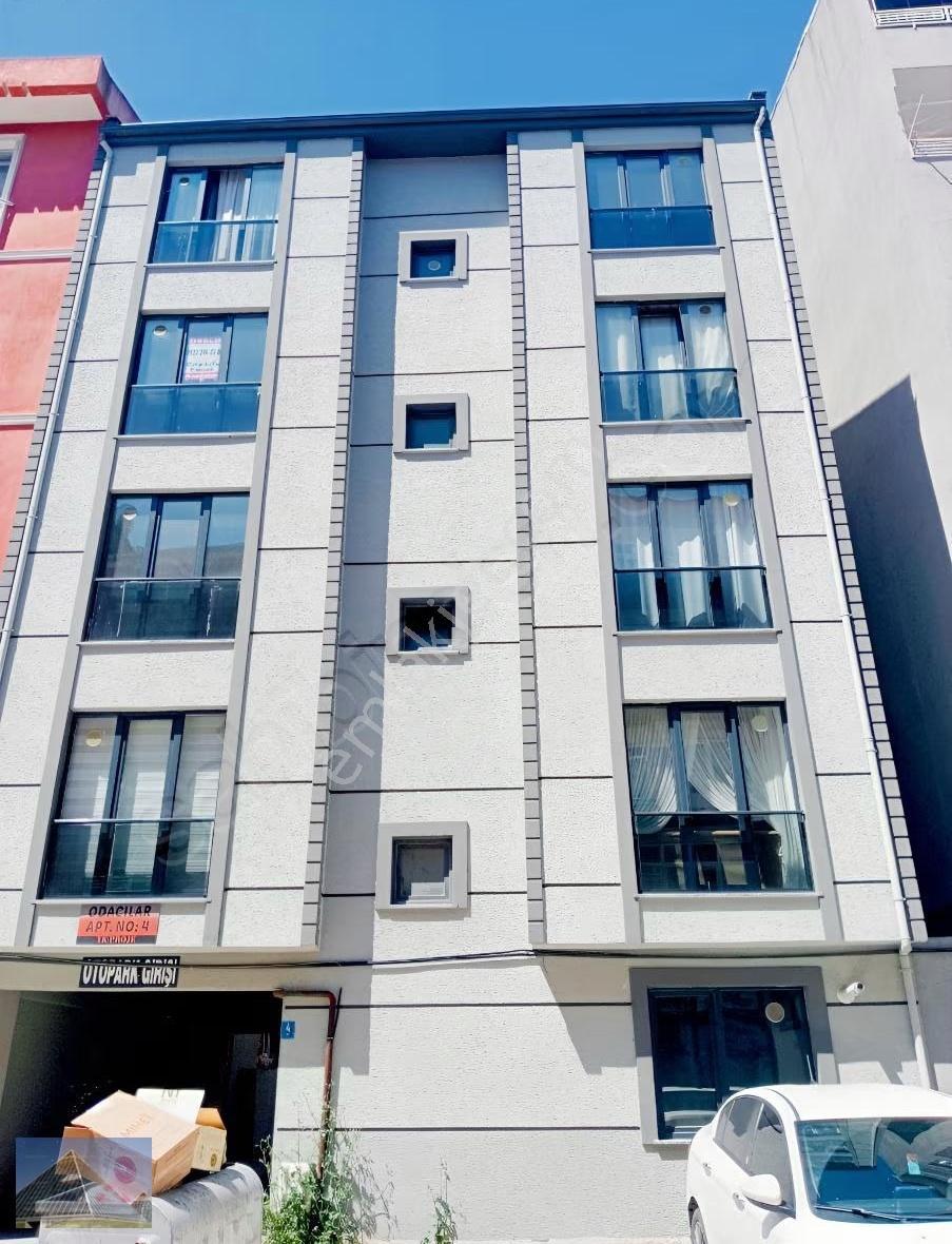 Reşadiye Mahallesinde Yeni Binada Kiralık 1+1 Ara Kat Daire