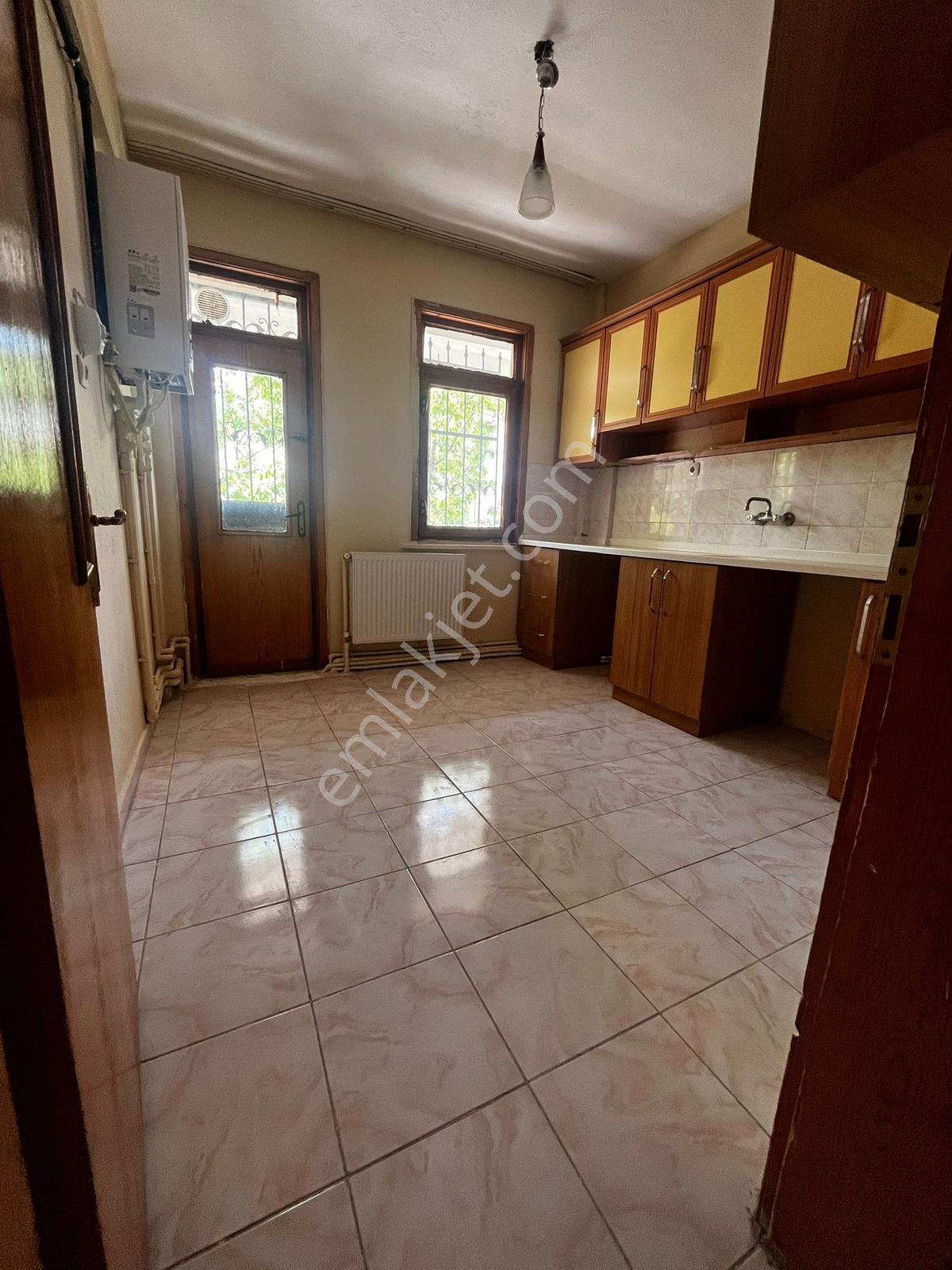 Emin Gyo'dan Hanaybaşında Şehir Koleji Karşısı 3+1 Kiralık Daire - Görsel 10