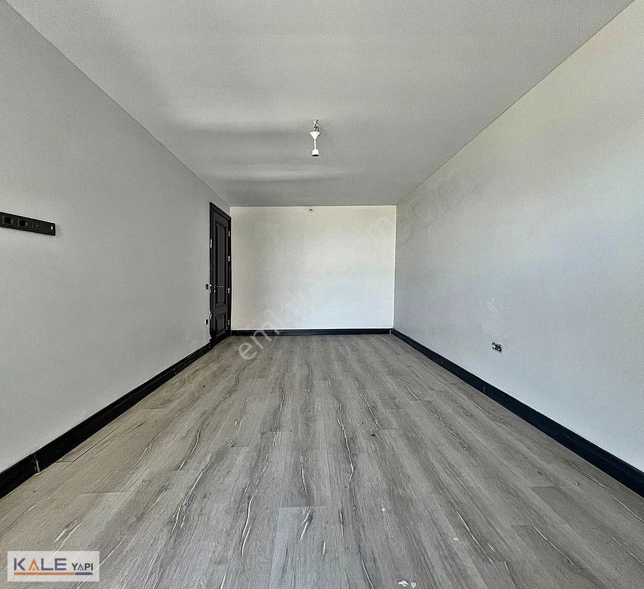 Bahçeşehir'de Dev Teras Keyfi Sunan Lüks 2+1 Satılık Daire - Görsel 18