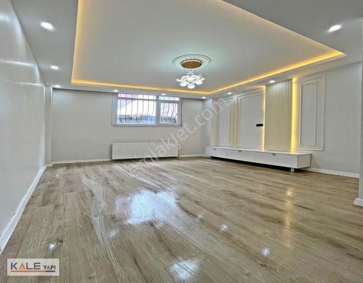 Metrobüse Yakın Geniş M2 Lüx Dekorlu 2+1 Satılık Daire